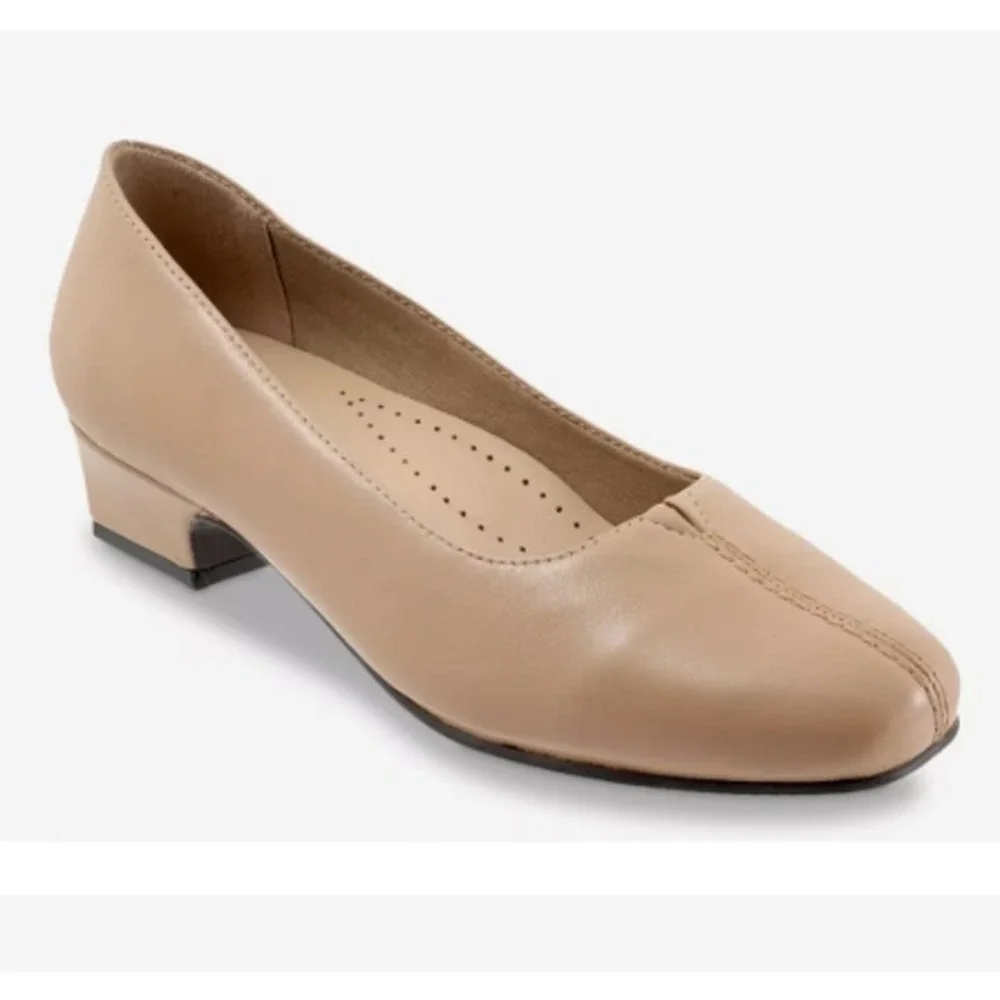Trotters Doris Pump Beige Leather Square Toe Block Heel Shoes 11N T3235-158